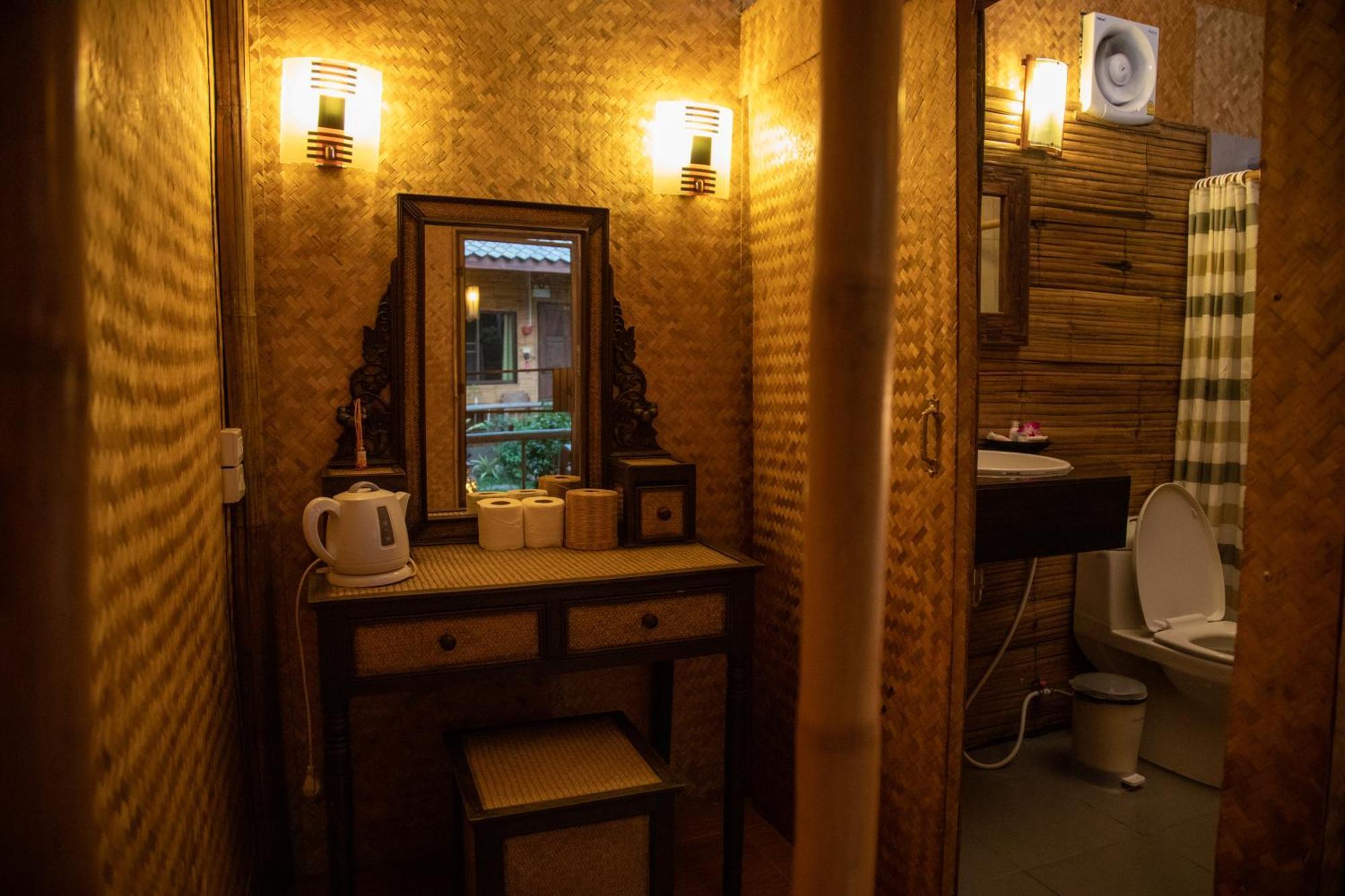 Boutique Hotel & Restaurant, Jaidee Bamboo Huts Чиангмай Екстериор снимка