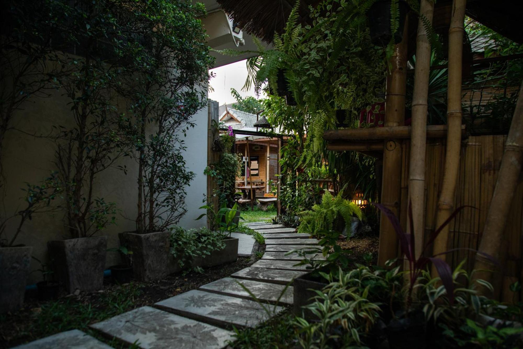 Boutique Hotel & Restaurant, Jaidee Bamboo Huts Чиангмай Екстериор снимка