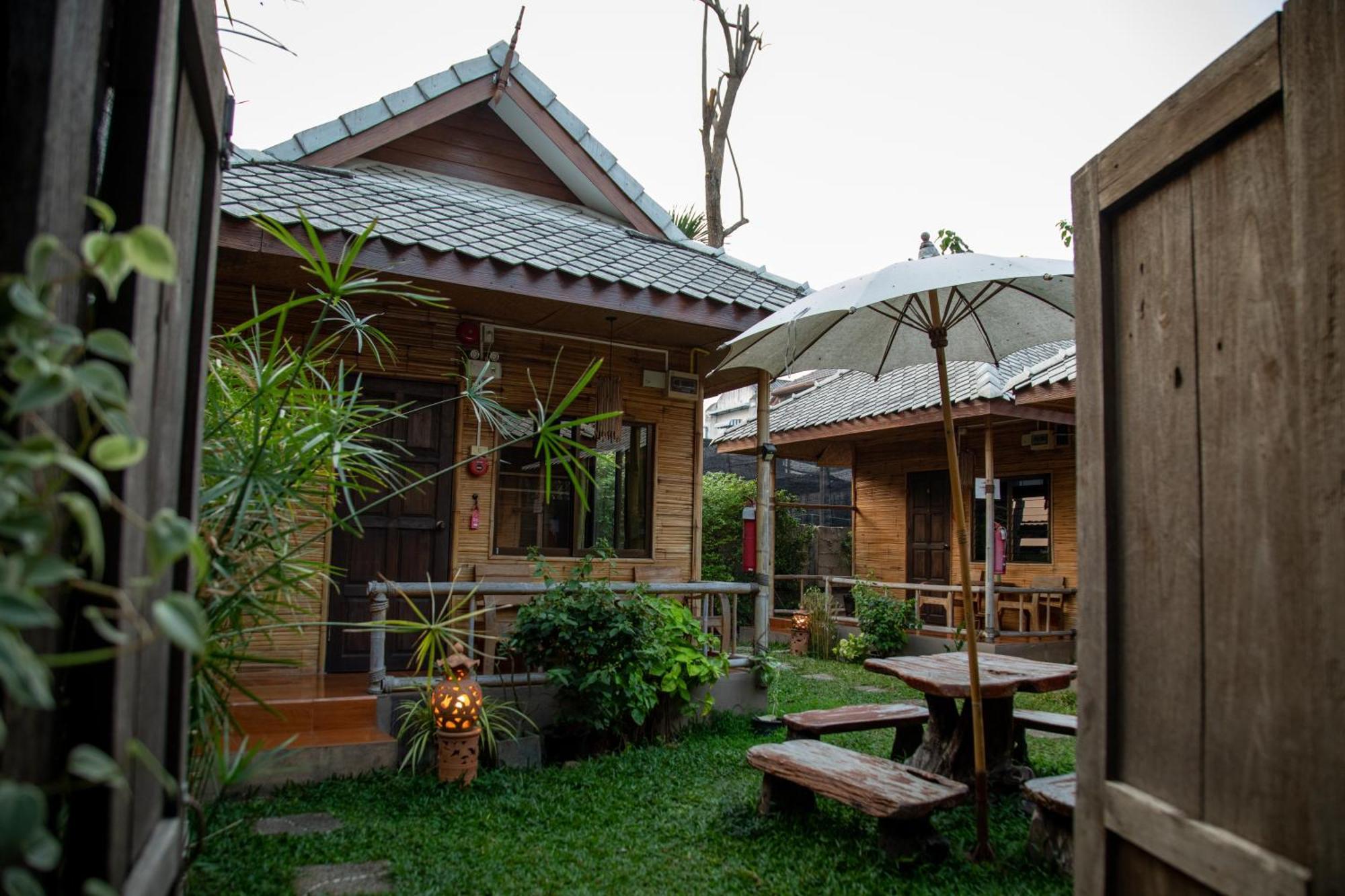 Boutique Hotel & Restaurant, Jaidee Bamboo Huts Чиангмай Екстериор снимка