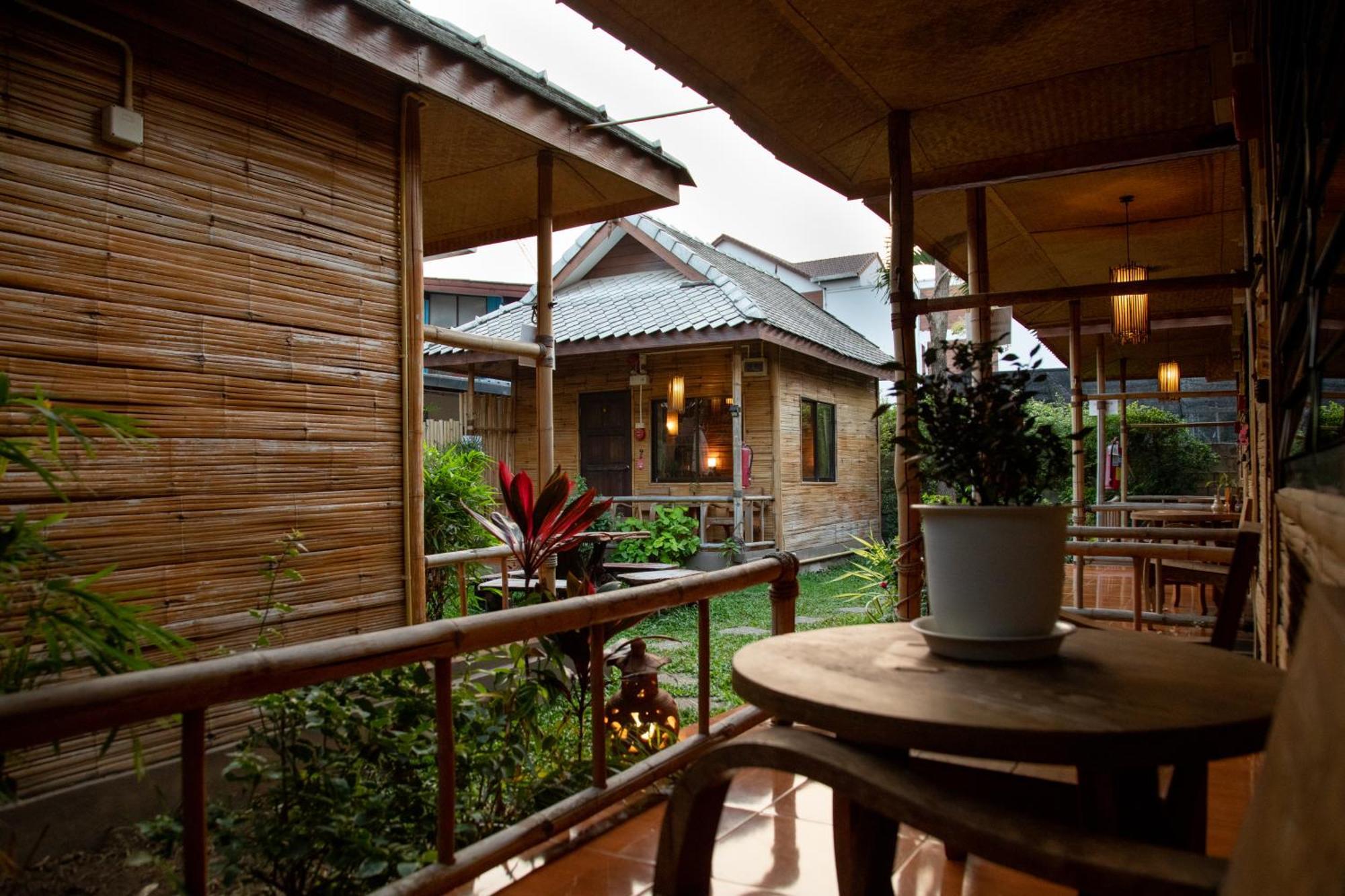 Boutique Hotel & Restaurant, Jaidee Bamboo Huts Чиангмай Екстериор снимка