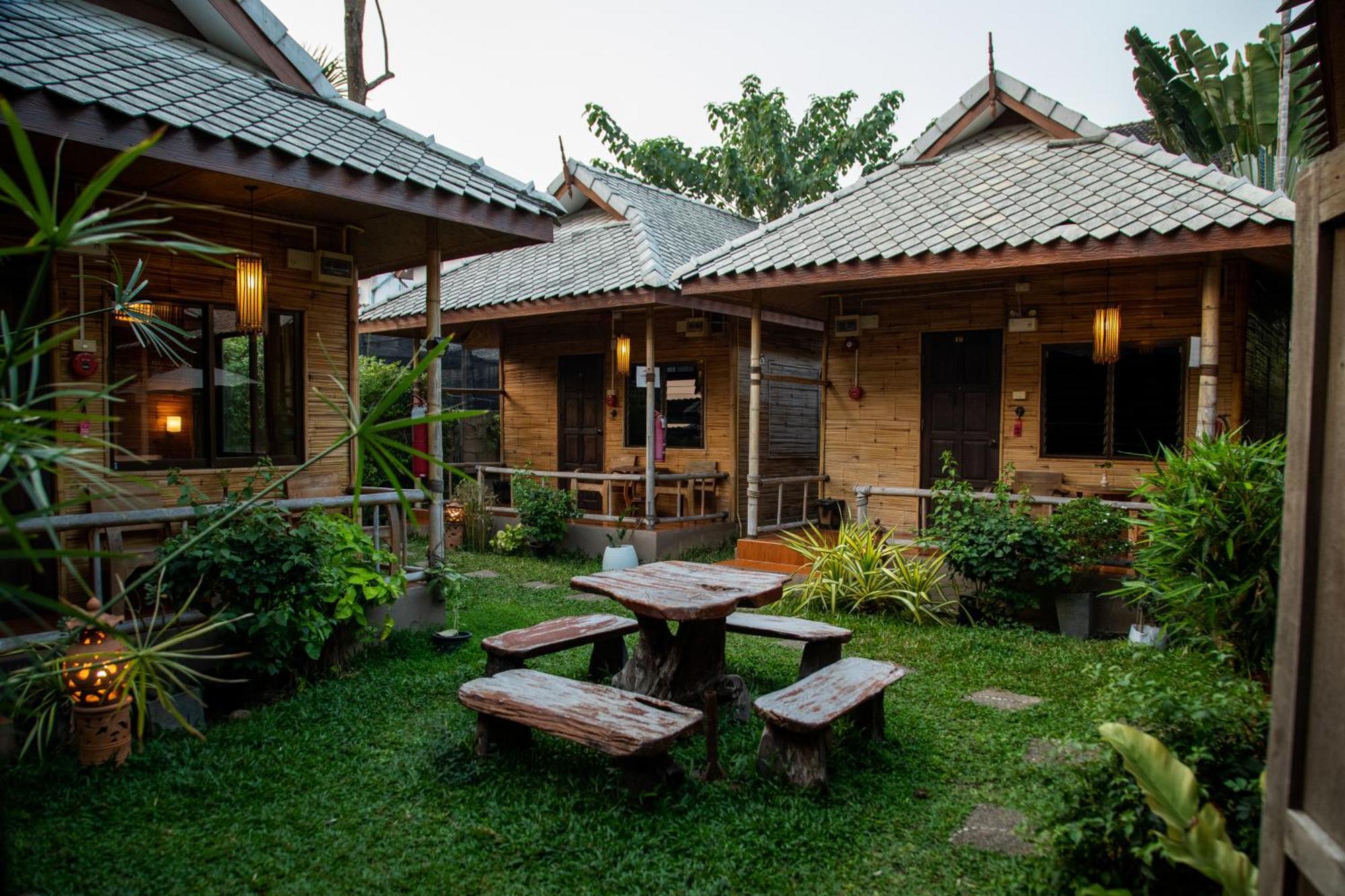 Boutique Hotel & Restaurant, Jaidee Bamboo Huts Чиангмай Екстериор снимка