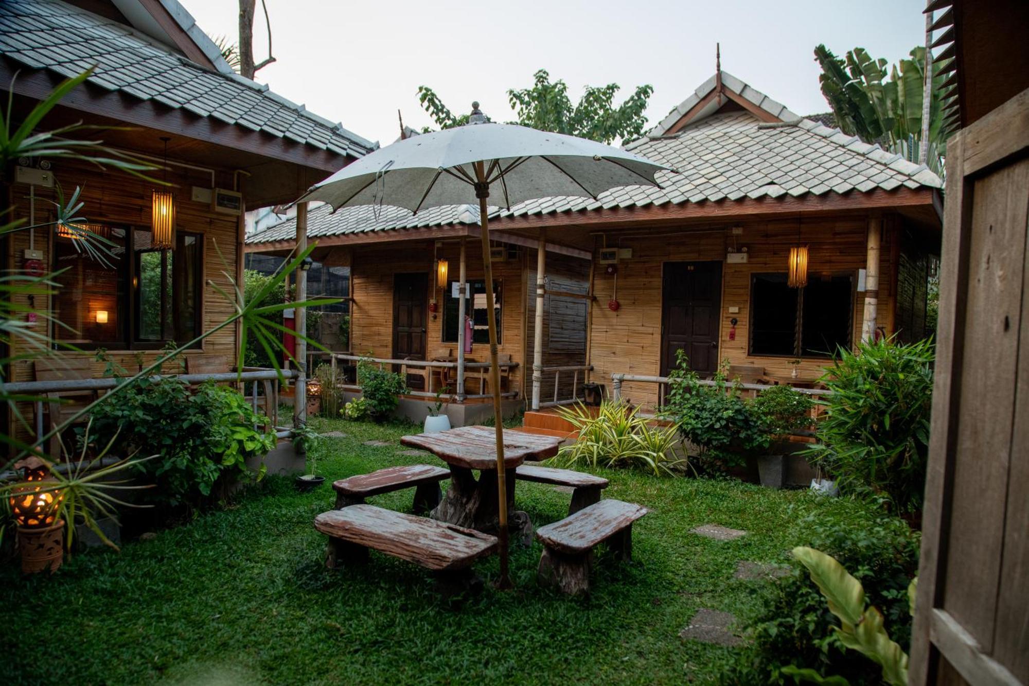 Boutique Hotel & Restaurant, Jaidee Bamboo Huts Чиангмай Екстериор снимка