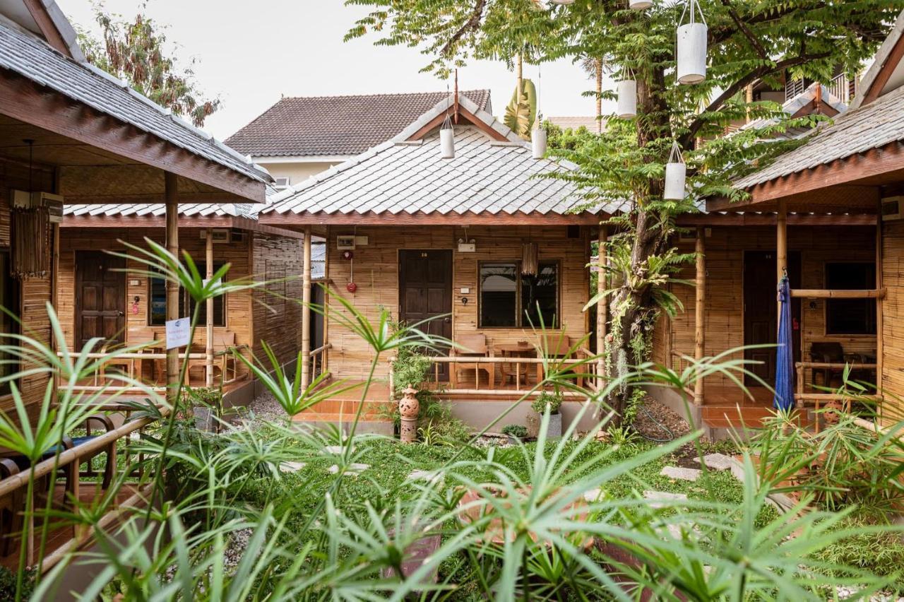 Boutique Hotel & Restaurant, Jaidee Bamboo Huts Чиангмай Екстериор снимка