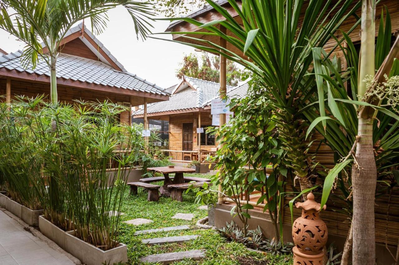 Boutique Hotel & Restaurant, Jaidee Bamboo Huts Чиангмай Екстериор снимка